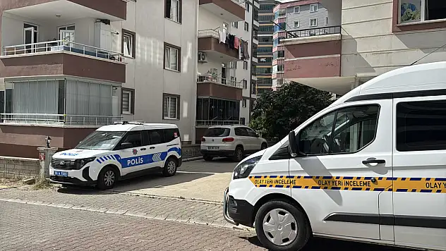 Perde takarken camdan düştü hastaneye kaldırıldı