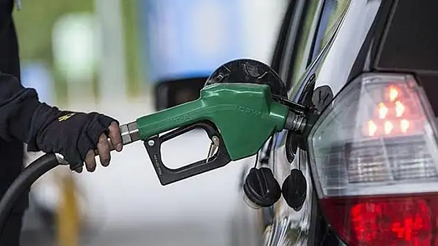 Petrol fiyatları fırladı: Benzin ve motorine yeni zam geldi