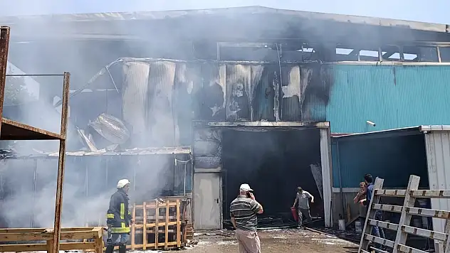 Plastik fabrikasında çıkan yangında ağır yaralanan işçi hayata tutunamadı