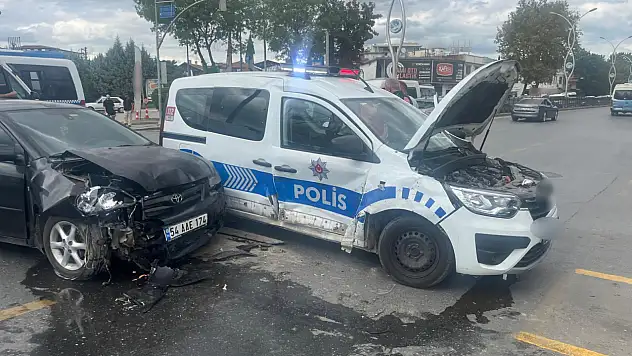 Polis aracı ile otomobil çarpıştı: 2'si polis, 5 yaralı