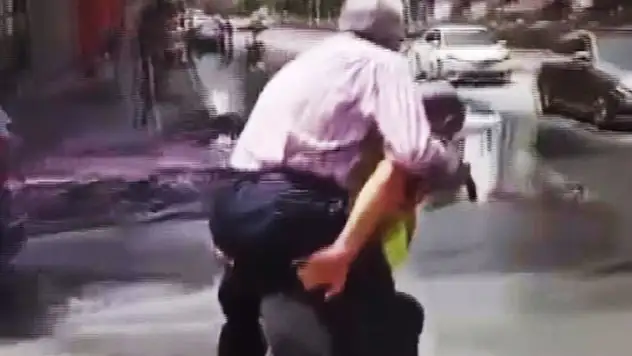 Polis memuru takdir topladı