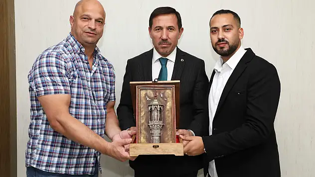 Prizrenli Rom Heyeti ve Bayraktar Ailesi'nden anlamlı ziyaret