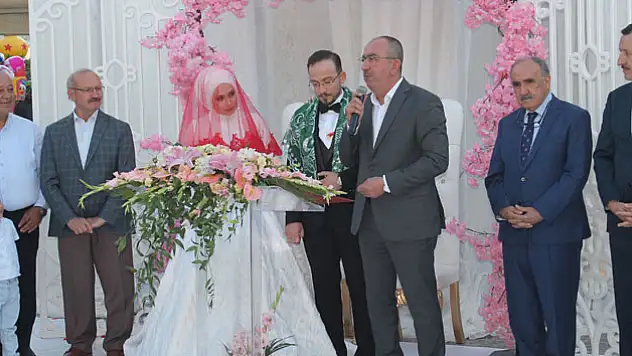 Rektör Zorlu oğlunu evlendirdi