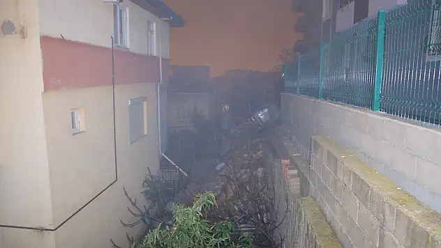 Sağanak yağış istinat duvarını çökertti! Evler tahliye edildi