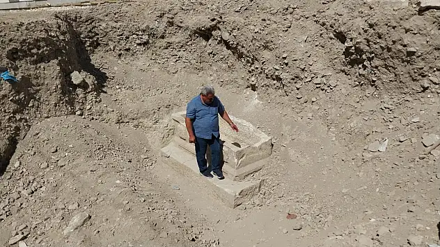 Sağlık merkezi inşaatında tarihi sürpriz! Kepçe vurunca ortaya çıktı, çalışmalar durdu