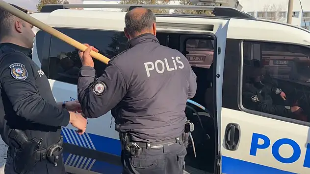 Sağlık merkezinde dehşet saçtı: 4 kişiyi yaraladı!