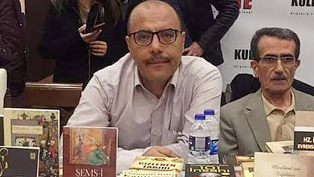 Şahin Konya'da okuyucuyla buluşuyor