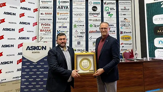 Doç. Dr. Salih Tiryaki 'Şirketler Sosyal Medyayı Ne İçin Kullanır?' konuşmasını gerçekleştirdi