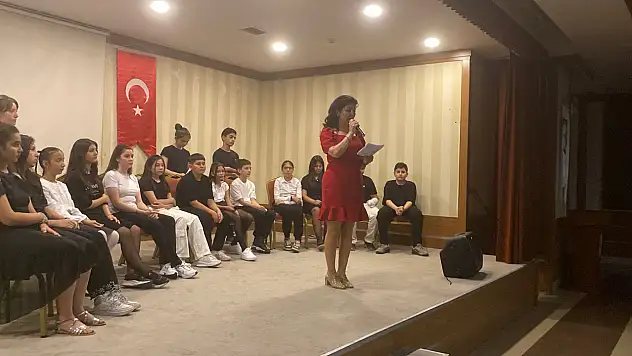'Şarkılı bir şiirdir yaşamak'  izleyicilerden tam not aldı