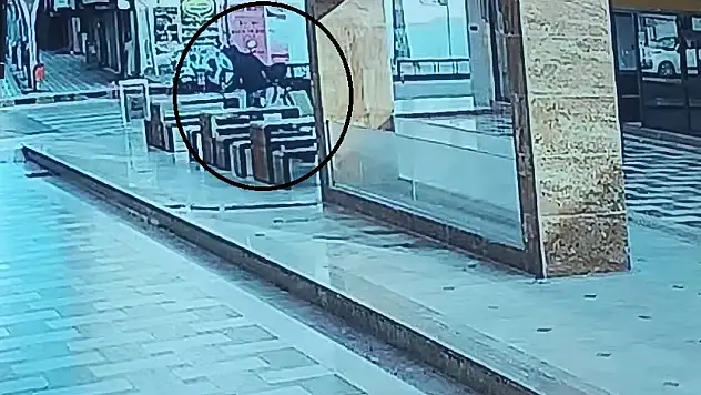 Satırla katledilecekti: Bir hamle hayatını kurtardı!
