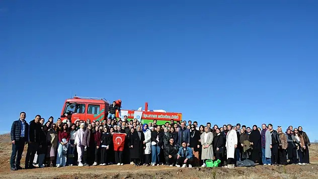 Şehitler hatırasına Konya'da fidanlar toprakla buluştu