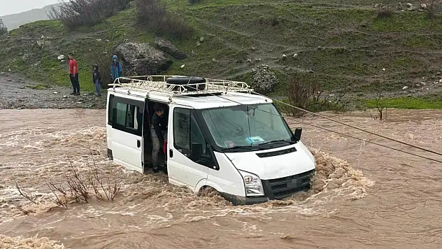 Sel hastaneye giden yolu kapattı: Kalp krizi geçiren hasta hayatını kaybetti