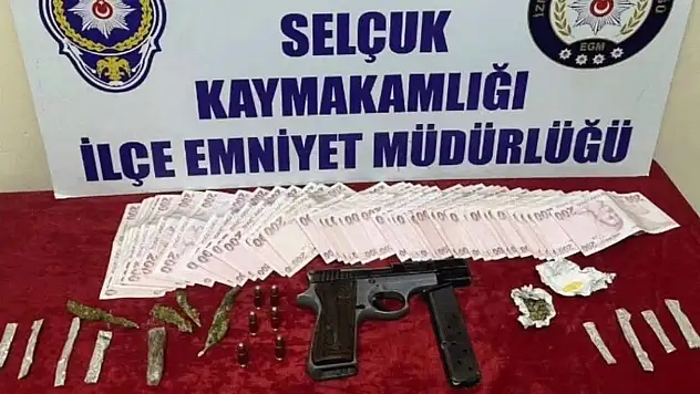Selçuk'ta zehir tacirlerine operasyon: 3 şüpheli gözaltında