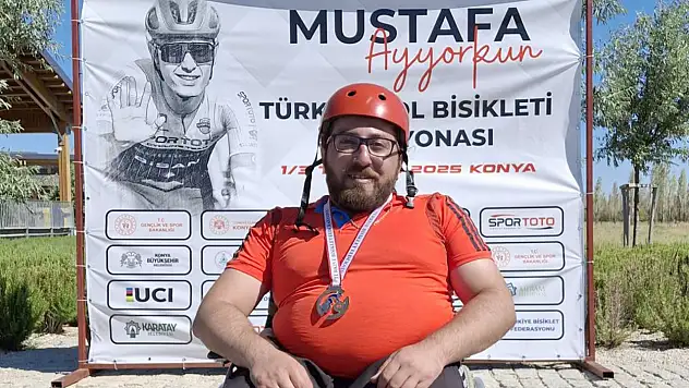 Selçuk Üniversitesi mezunu sporcudan iki kategoride Türkiye şampiyonluğu