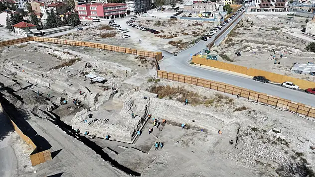 Selçuklu başkenti Konya'da tarihi keşif: Larende Kapısı'nın temellerine ulaşıldı