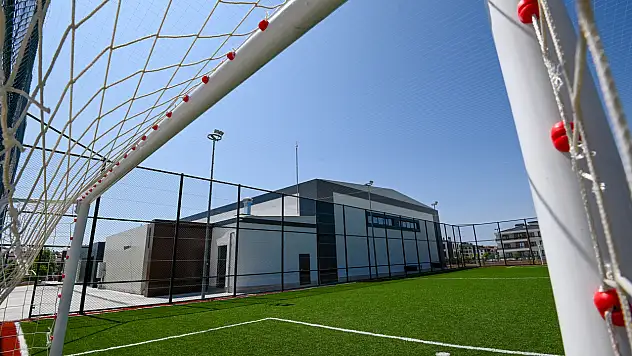 Selçuklu Belediyesi'nden eğitime ve spora dev yatırım: Ahmet Çalık Spor Tesisi hizmete açıldı