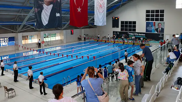 Selçuklu Belediyesi Yüzme Yarışları'nda ödüller sahiplerini buldu!