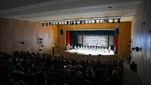 Selçuklu'da sanat rüzgârı esti! Kursiyerlerden büyüleyici performans