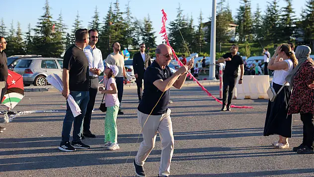 Selçuklu'da uçurtmalar gökyüzünü renklendirdi