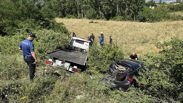 Seydişehir'de çekici ile otomobil çarpıştı: 1'i ağır 4 yaralı