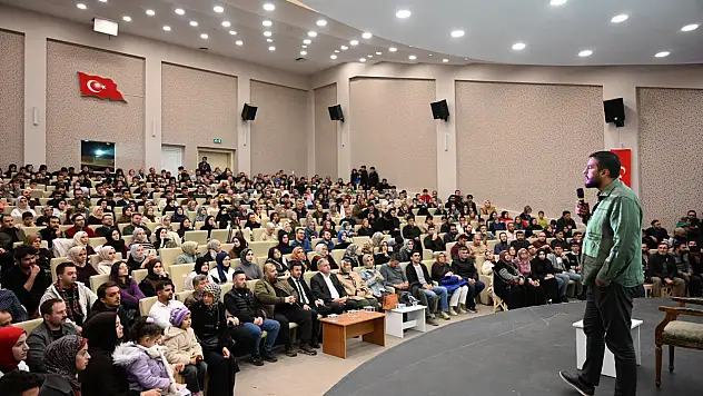 Seydişehir'de kültür buluşması: Altay Cem Meriç konferans verdi