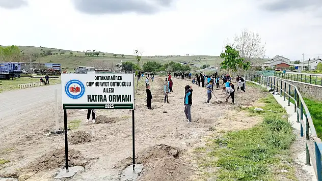 Seydişehir'de öğrenciler fidan dikerek doğaya katkı sundu