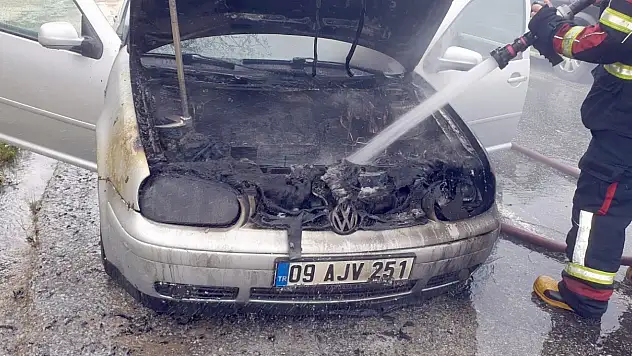 Seyir halindeki araç alev topuna döndü!