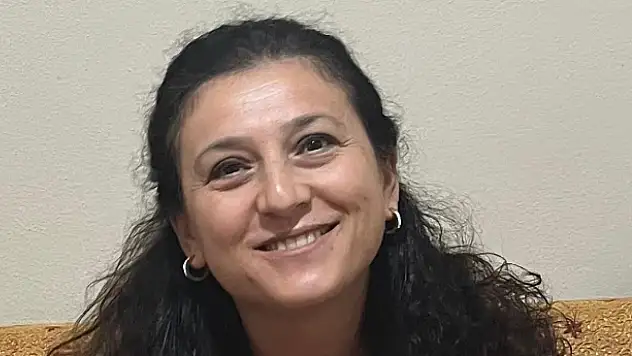 Seyir halindeki minibüsten düşüp yaşamını yitirdi