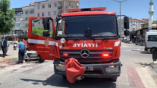 Seyir halindeki otomobil alev aldı