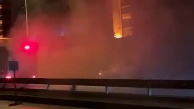 Seyir halindeki otomobil alev aldı