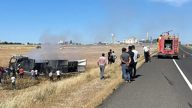 Seyir halindeki tır alev aldı!