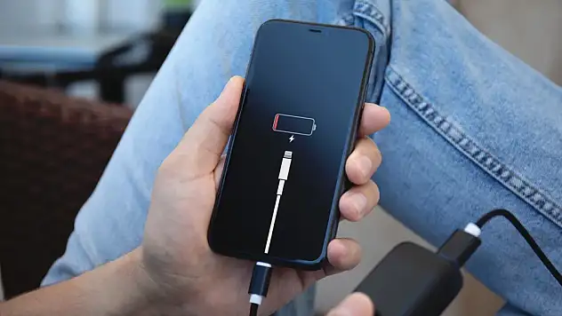 Sıcak havalarda telefonunuzu böyle şarj edin: Uzmandan kritik uyarılar!