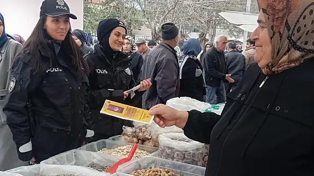 Şiddete karşı tek dokunuş: Konyalı kadınlara KADES eğitimi