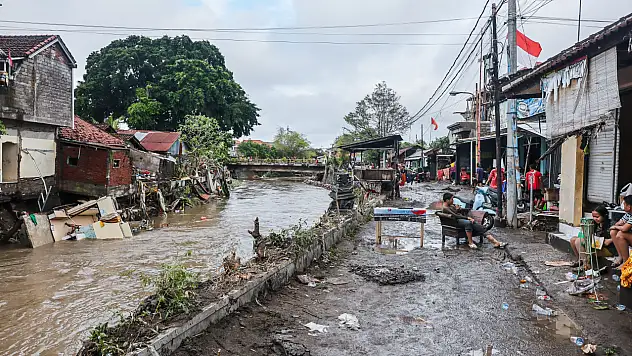 Şiddetli yağışlar sele yol açtı: 6 kişi hayatını kaybetti