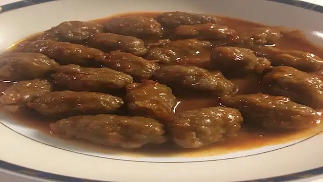 Sıkma köfte tarifini kimse böyle anlatmadı! Bu yöntemle herkes parmaklarını yiyecek!