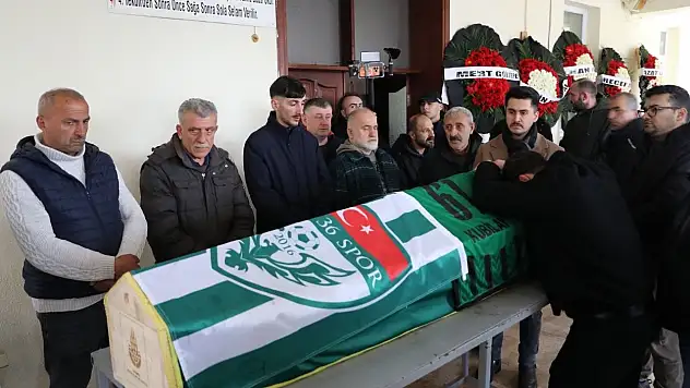Silahlı saldırıda hayatını kaybeden genç futbolcu son yolculuğuna uğurlandı