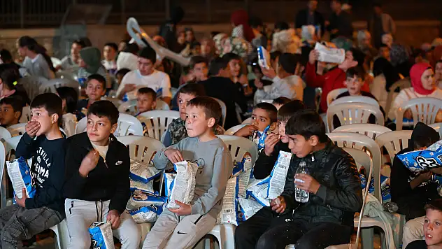 Sinema TIR'ı Konya'yı gezdi, aileler keyifli anlar yaşadı