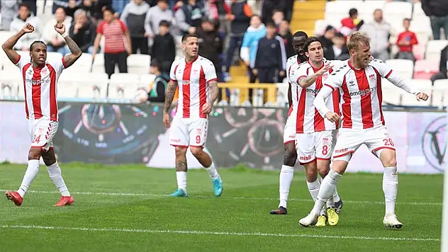 Sivasspor, Antalyaspor'u 2-0 mağlup etti