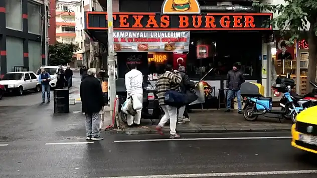 Sokak ortasında bastonlu dayak