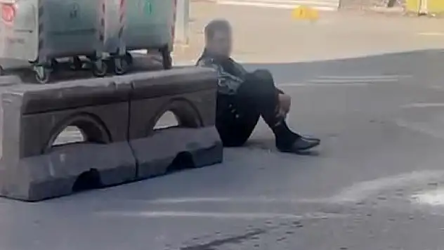 Sokakta uzun süre hareketsiz duran şahıs paniğe neden oldu