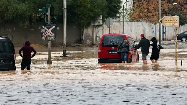 Son 76 yılın en şiddetli yağışı! 4 kişi hayatını kaybetti