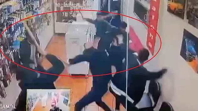 Sopalarla bastıkları iş yerindeki kişileri darp ettiler