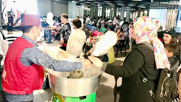 Sucuk ekmek partisi..