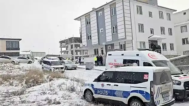 Şüpheli ölüm: Yaşlı çift evde silahla vurulmuş halde bulundu