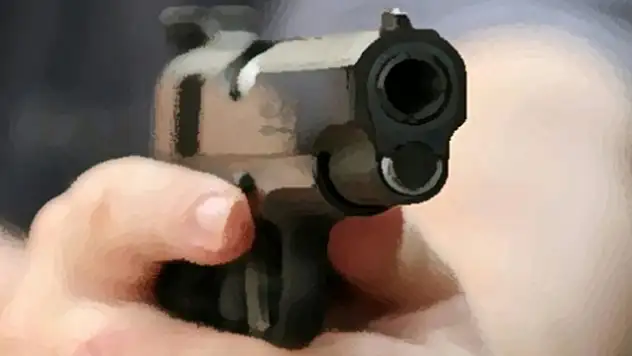 Tabancayla oynarken arkadaşını vurdu