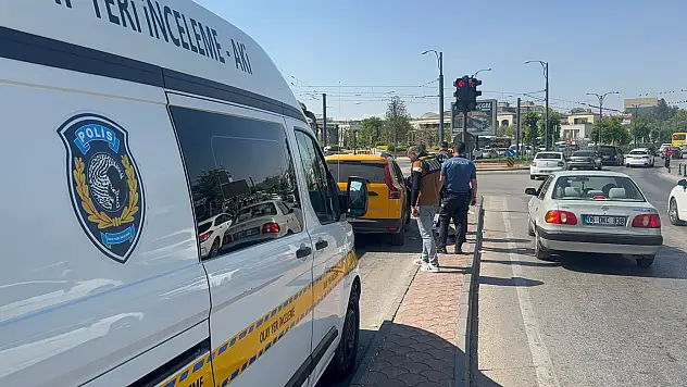 Taksi durağı önünde bıçaklı kavga: 6 yaralı