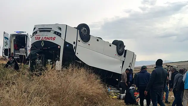 Tarım işçilerini taşıyan midibüs şarampole devrildi! Ölü ve çok sayıda yaralı var