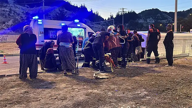 Tarım işçilerini taşıyan minibüs devrildi: Çok sayıda yaralı var!