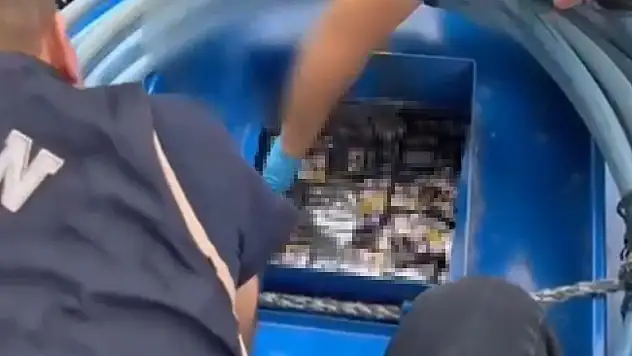 Tarlaya değil tezgâha! Sulama tankerinde kaçak sigara operasyonu