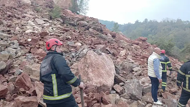 Taş ocağında göçük: 2 kişi enkaz altında kaldı